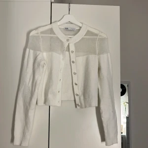 Kofta - Oanvänd kofta från zara, jättefin men har ej kommit till använding💕