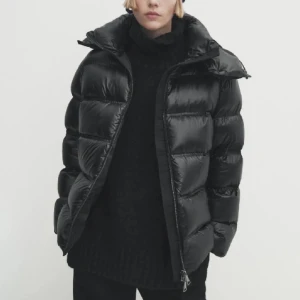 Massimo dutti jacka🩷 - Säljer min Massimo dutti jacka i strl XS (slutsåld just nu). Säljer för 2000 (säljs nu för 2299 i hemsidan). För bilder skriv priv 🩷