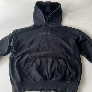Mmsports hoodie - 9/10 skick. Nästan aldrig använd. (Size M) den blev för liten för mig. Om ni har mer frågor skriv gärna! 👍(orginal pris 599)