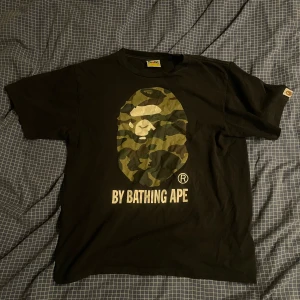 Bape t-shirt - Säljer en bape t-shirt i storlek M. Inga defekter. Byten kan vara intressant.
