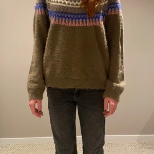 Stickad tröja🎀 - Snygg stickad tröja😍😍jätte varm och skön och nästan aldrig använd