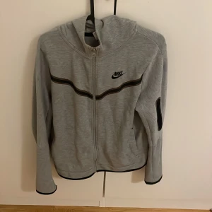 Nike tech hoodie  - Nike tech hoodie, grå