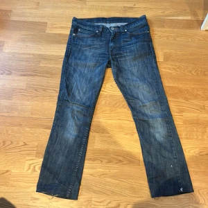 Vintege Levis  - Hyfsat slim vinteger Levis jeans med najs färg, skick 7/10 