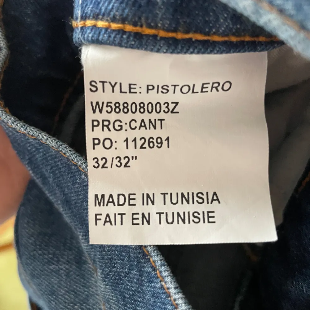 Säljer ett par svinsnygga Tiger of Sweden jeans i 9/10 skick (det ska vara slitningar) Han på bilden är ca 175cm/70kg. Skriv vid frågor eller funderingar🙌. Jeans & Byxor.