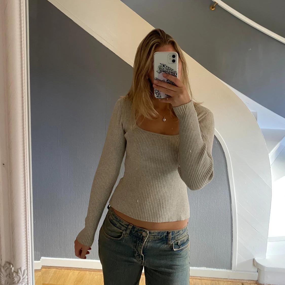 Beige/grå ribbad tröja