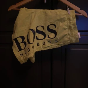 Hugo boss badshorts  - Bra skicka  Säljer för att den inte passar mig längre 