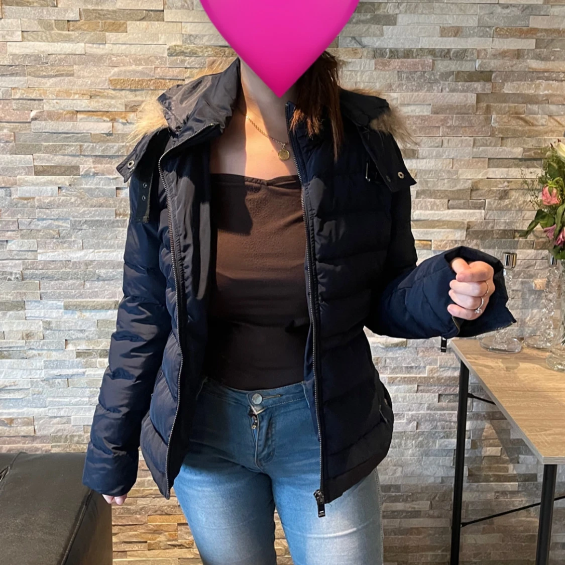 kort dunjacka, äkta pälskrage. 