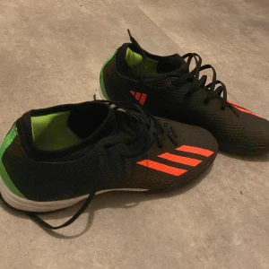 Adidas fotbollsskor  - Helt nya använd bara 3 gånger 