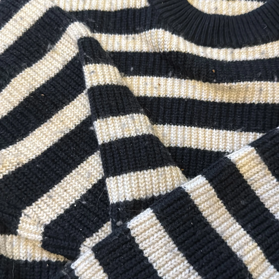 Randig stickad tröja från Soft Goat - 92