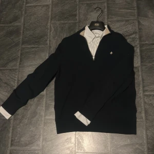 Morris quarter zip - Morris quarter zip i defekt fritt skick 🤠 Tröjan passar S och går att använda när som ✅ Bara att höra av sig vid funderingar 🙌