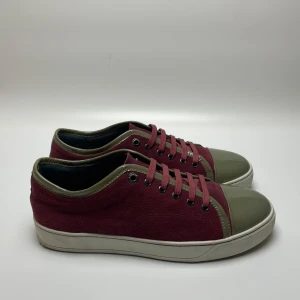 Lanvin skor  - Hej! Säljer nu dessa brutalt snygga lanvin skor. Perfekta för hösten! Skorna är i nyskick 9,5/10. Hör av dig vid frågor 