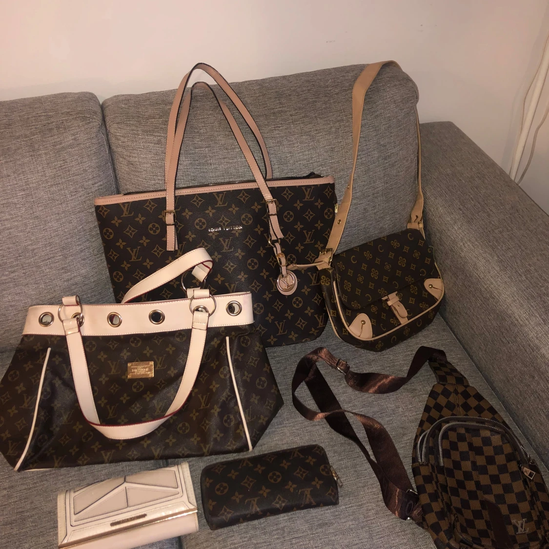 Armani bomberjacka väskor plånböcker, 500kr/st - 92