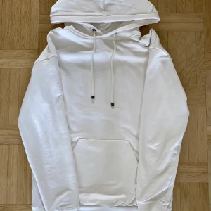 Limitato hoodie - Säljer en fräsch Limitato hoodie i storlek M. Skick 10/10 knappt använd. Tryck: Marilyn Monroe. Säljes pga brist av användning. Pris kan diskuteras. 