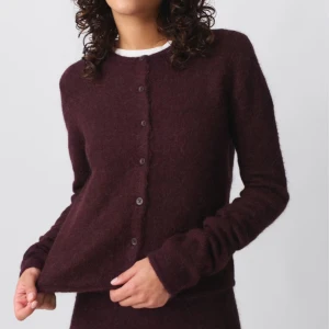 Stickad kofta från gina - Använd endast en gång, ser helt ny ut❤️