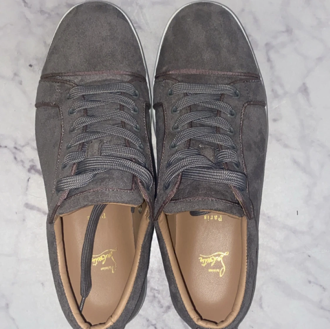 Grå sneakers från Christian Louboutin - 90