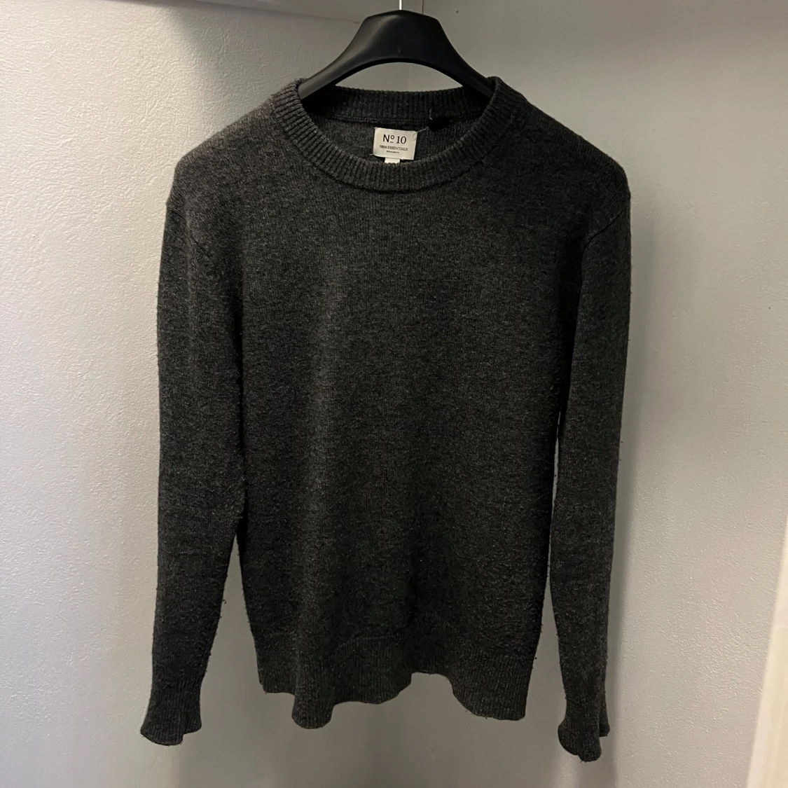 Mörkgrå stickad tröja