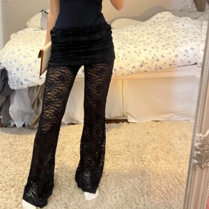 Spetsbyxor  - Såå snygga spetsbyxor, står ej storlek i men jag är 168 och brukar ha storlek S💕