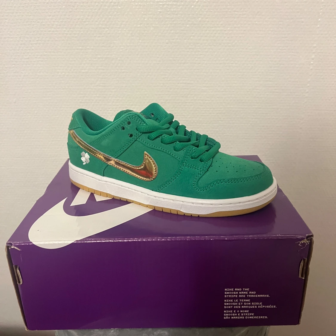 Nike dunk low sb lucky 