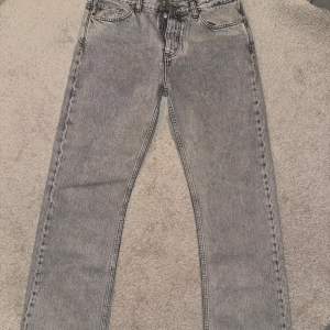 Gråa Hope rush denim jeans i storlek 30.             Använda 1 gång. Nypris 2000kr