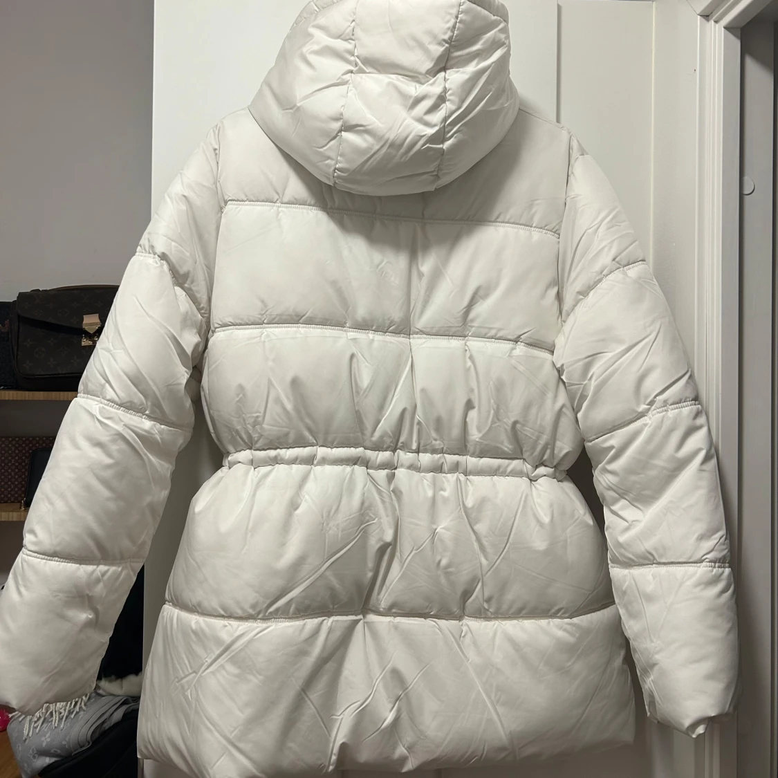 Vit pufferjacka med huva - 90