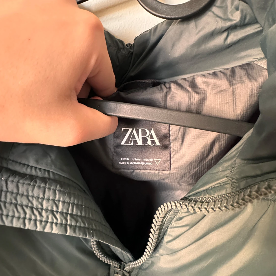 Svart pufferjacka från Zara - 91