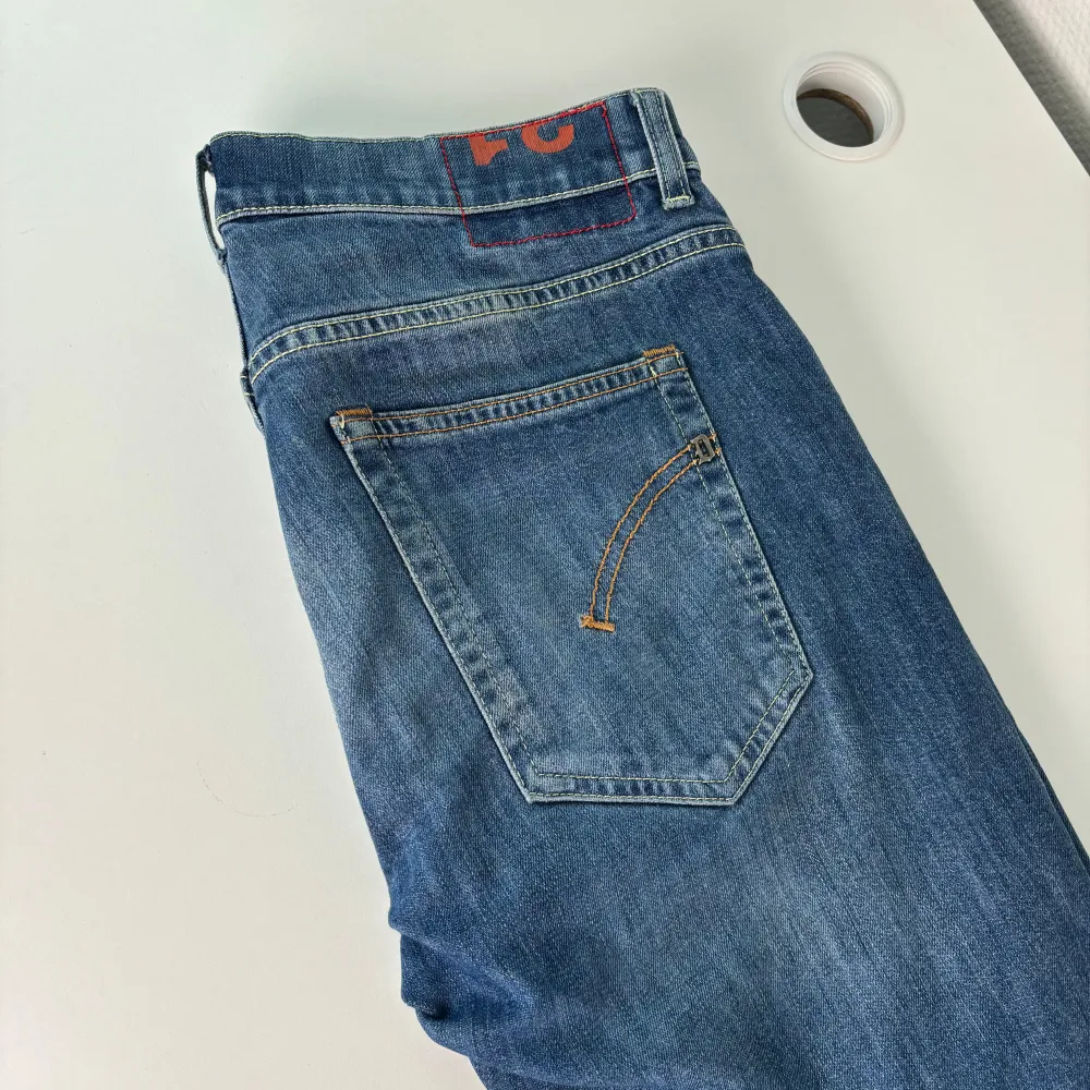 Dondup ritchie, jättebra skick. 9/10. Skinny fit. Storlek 31. Nypris ca 3000kr . Jeans & Byxor.