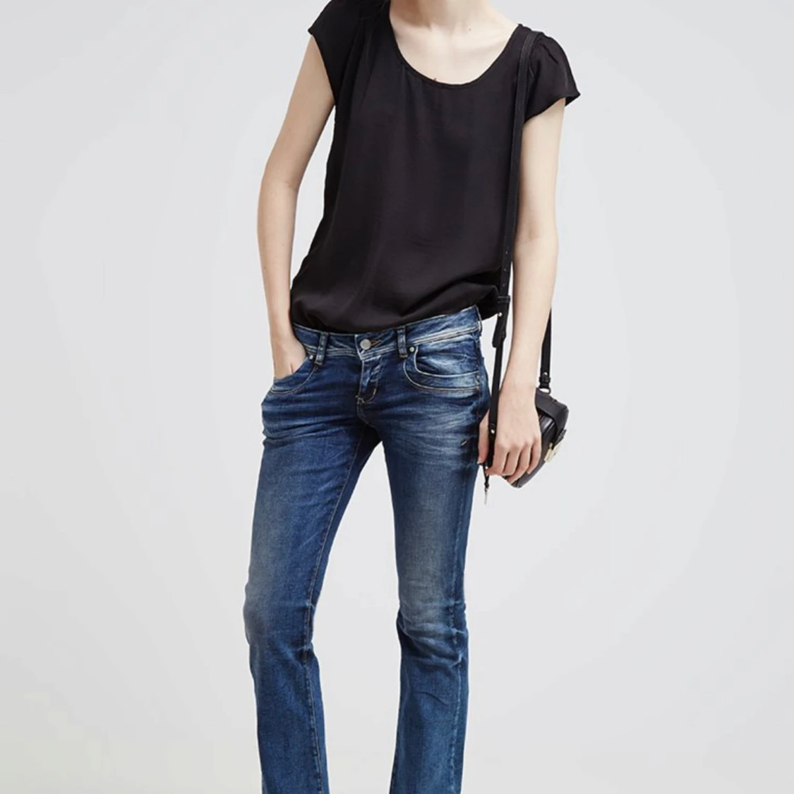 Mörkblå LTB jeans  - 90