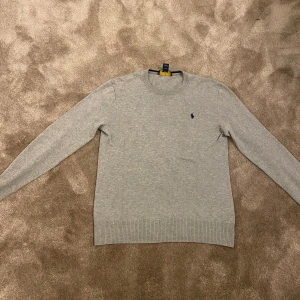 Ralph lauren tröjor - Hej, säljer nu två feta rl tröjor. De är tunnare och väldigt stilrena. Skriv för mer frågor eller bilder, man får gärna köpa bara en😎🥳