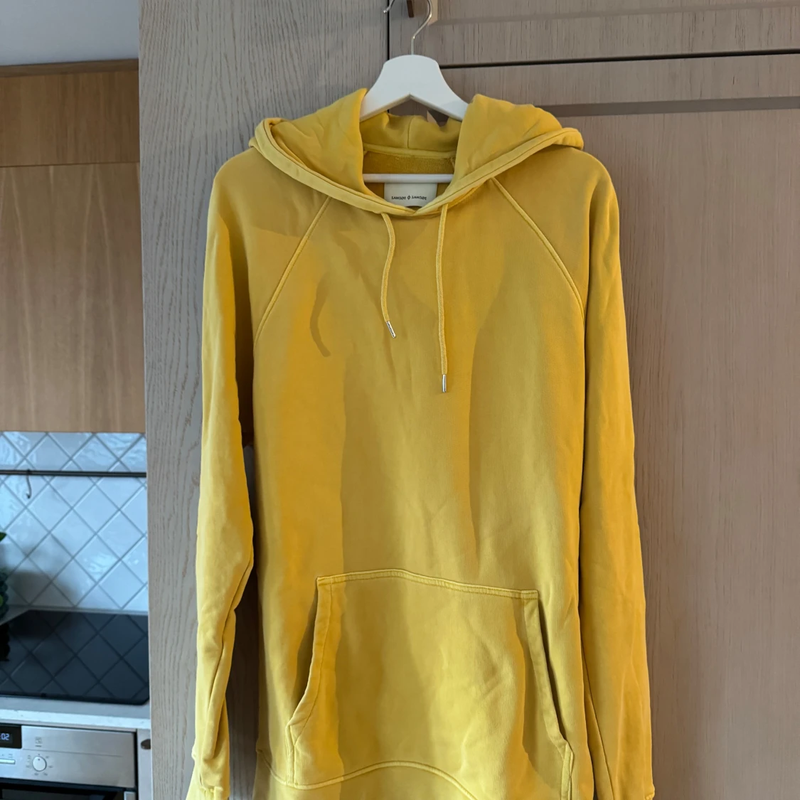 Gul hoodie från Samsøe Samsøe - Storlek XL