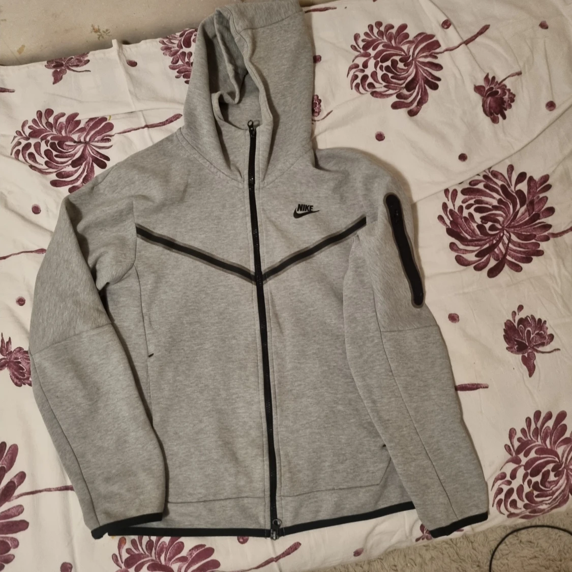 Grå hoodie från Nike - 91
