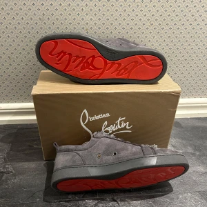 Christian Louboutin - Säljer ett par snygga loubs som är i väldigt bra skick 9/10 pga passade inte mig, Hör av er vid frågor o funderingar😊👍🏼