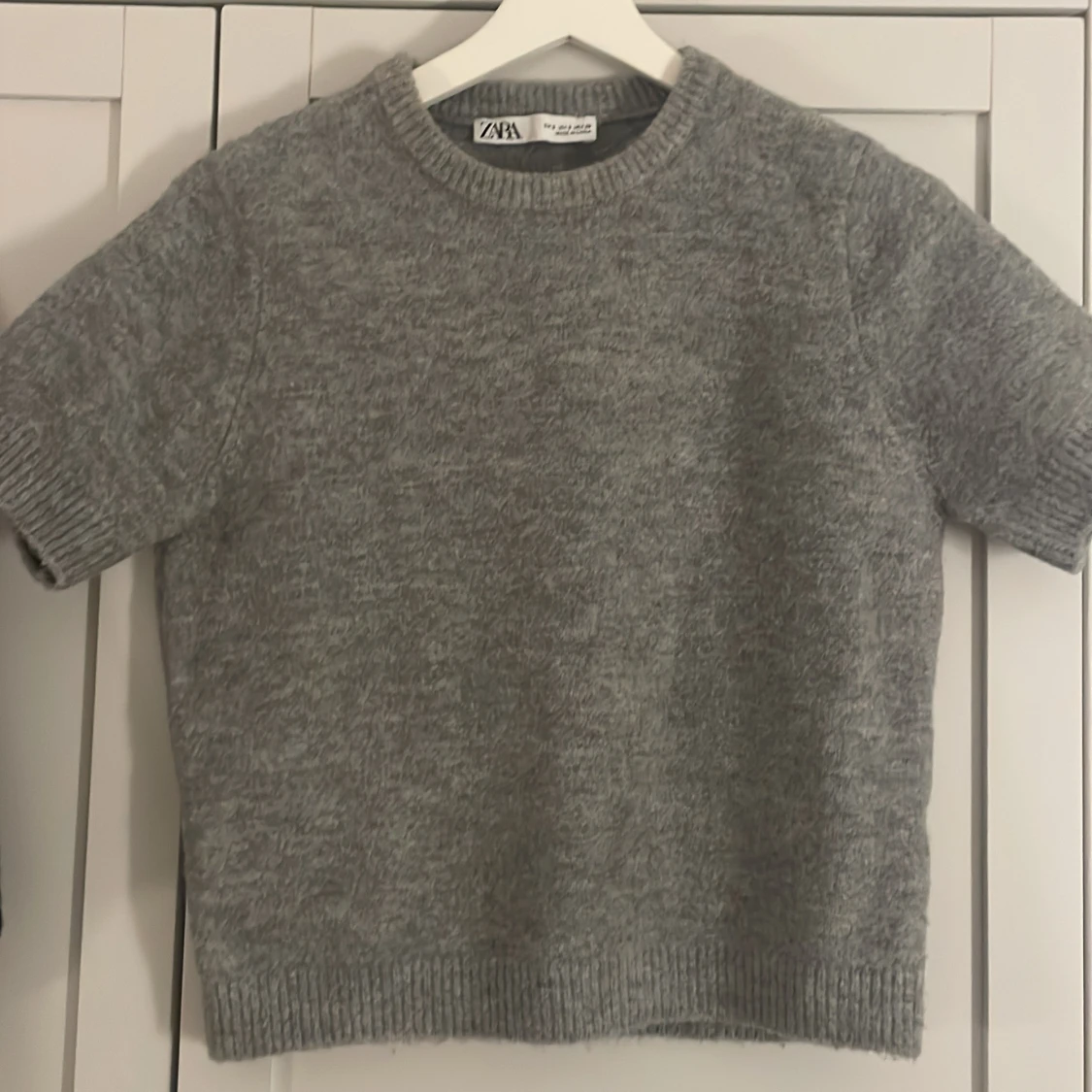 Grå stickad tröja från Zara