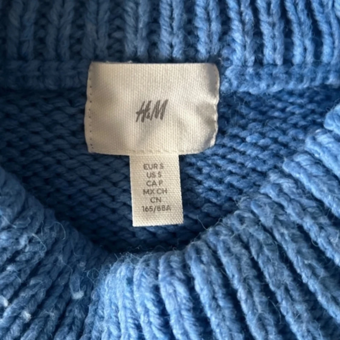 Blå stickad tröja från H&M - 90