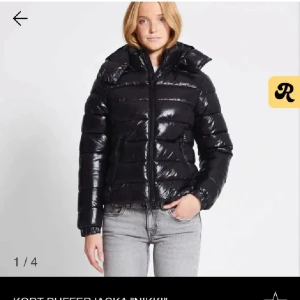 Svart kort pufferjacka - Lager 157 populära jacka ”Nikki”. Endast testad några gånger, prislappen kvar!! Slutsåld!!! Storlek xs men passar mig som har s