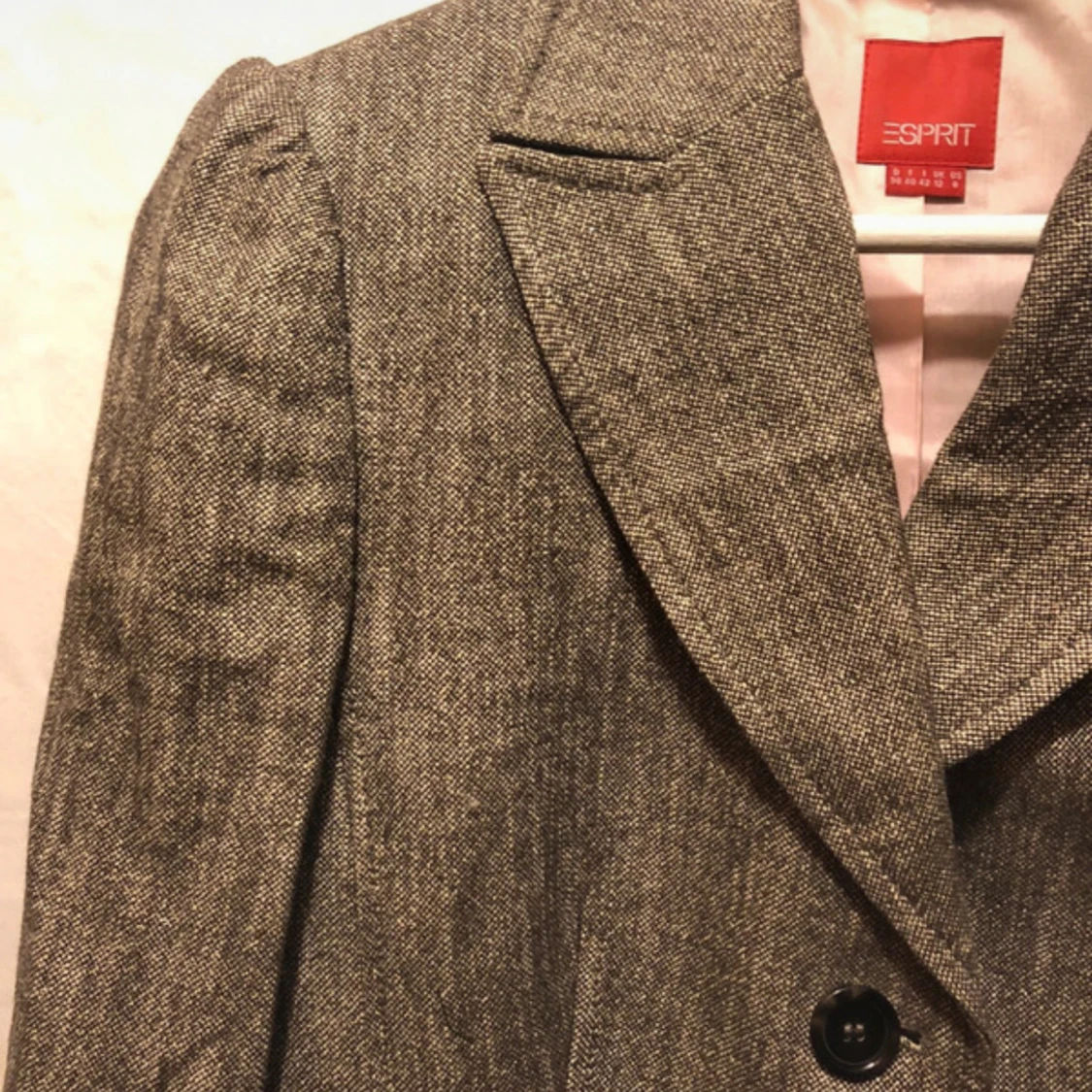 Grå kavaj med knappar - 91