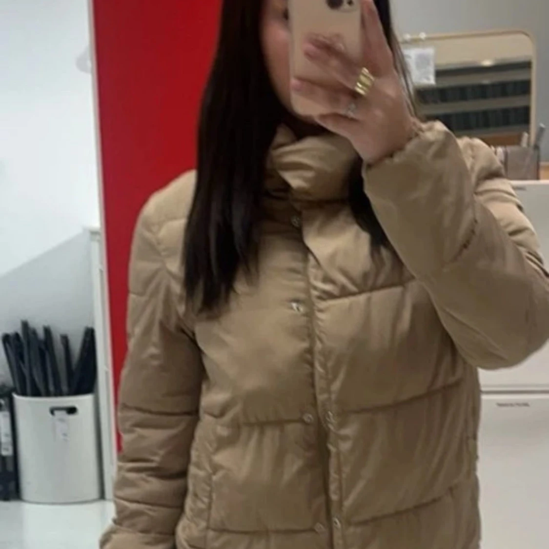 Beige vadderad jacka från Stradivarius