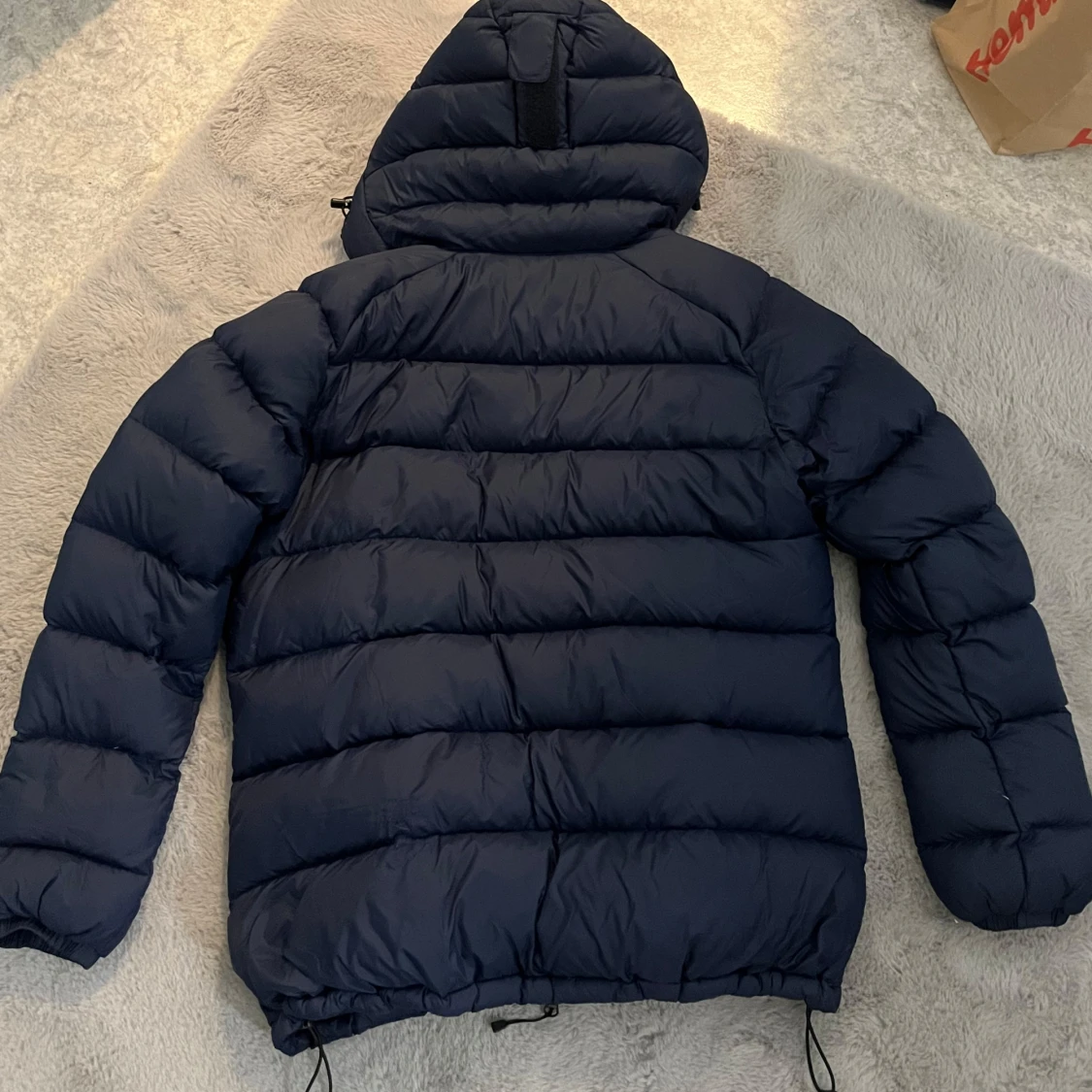 Mörkblå dunjacka från Peak Performance - 92