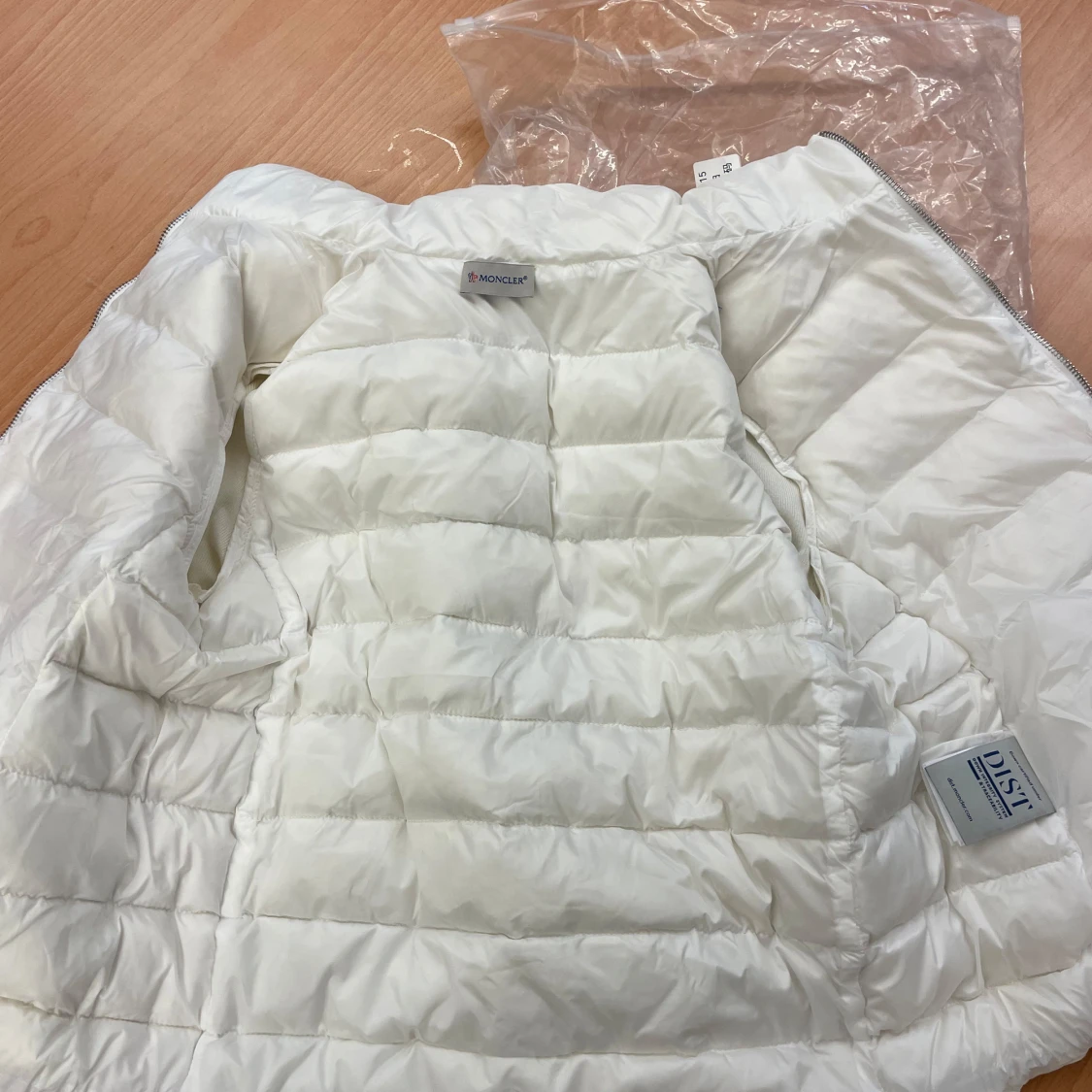 Kort midjad vit moncler jacka
