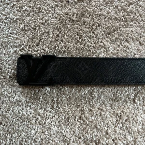 Black Louis Vuitton belt - Its almost brand new and comes in original box