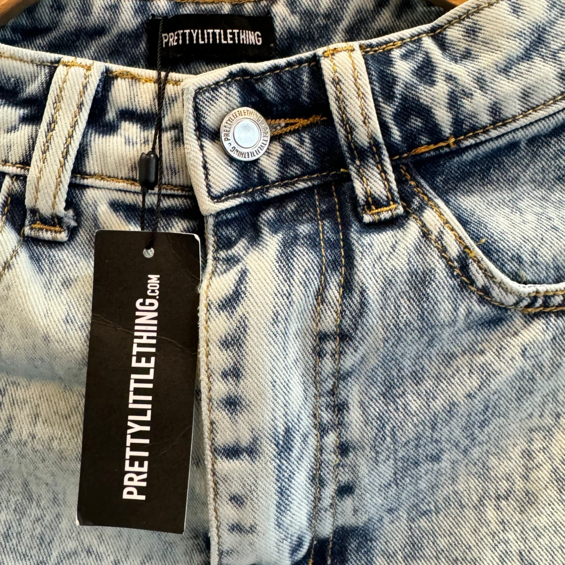 Ljusa jeans från PrettyLittleThing - 91