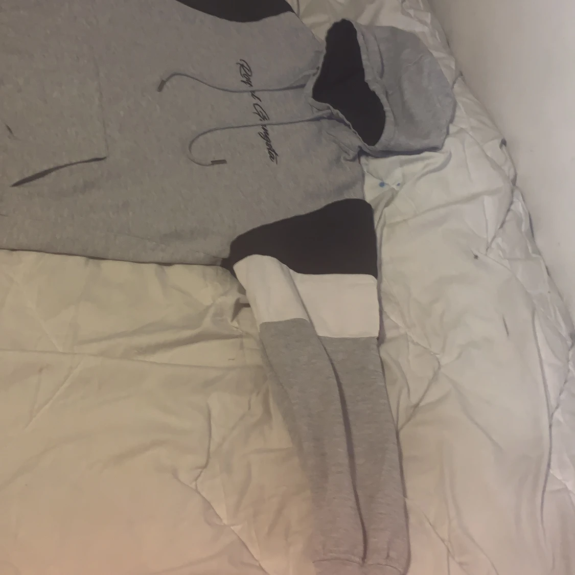 Grå hoodie med tryck - 90