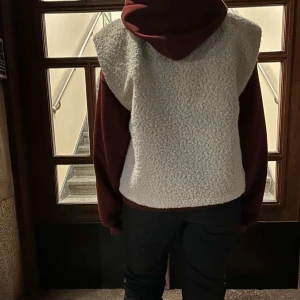 Vit teddyväst - Small