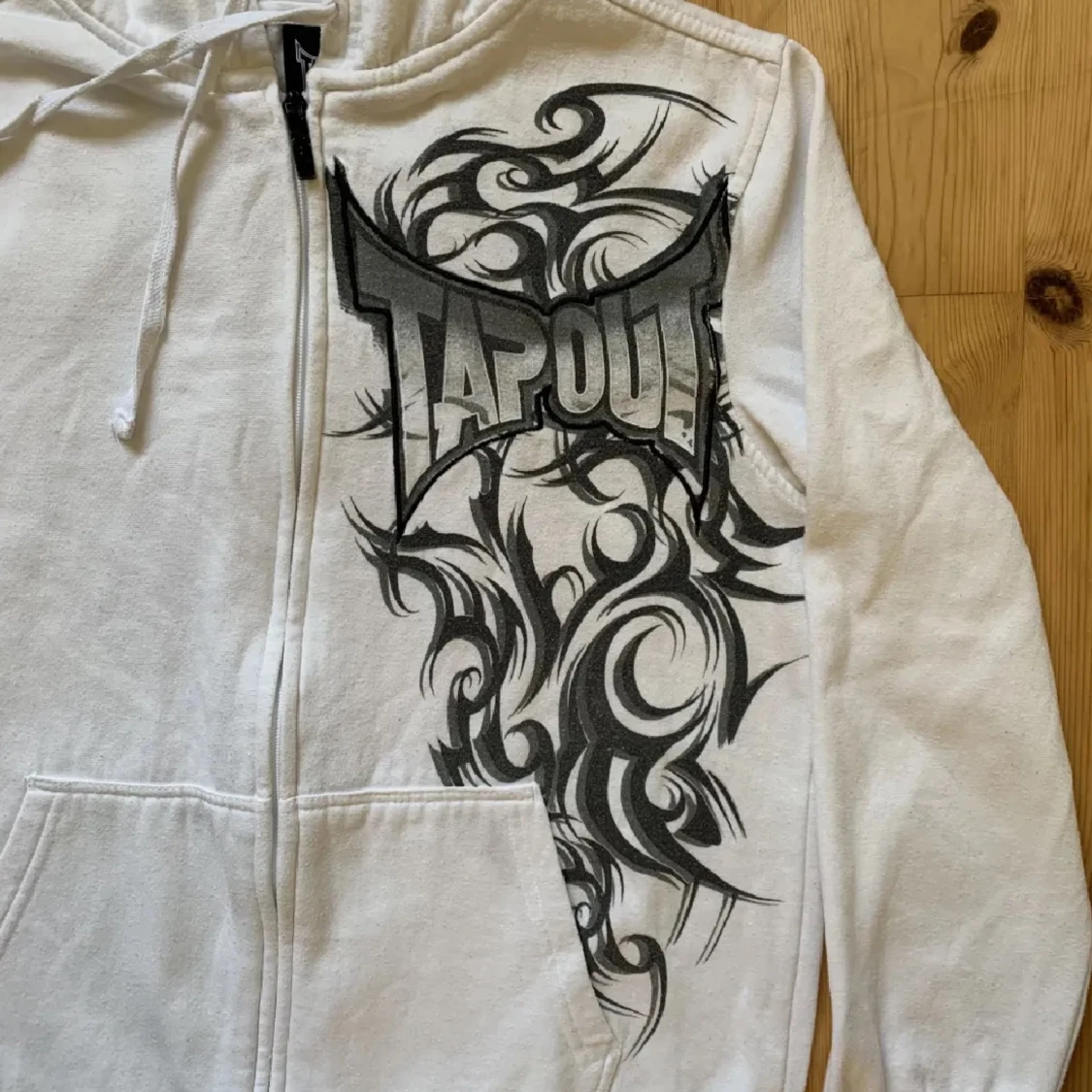 Vit hoodie från Tapout - 90
