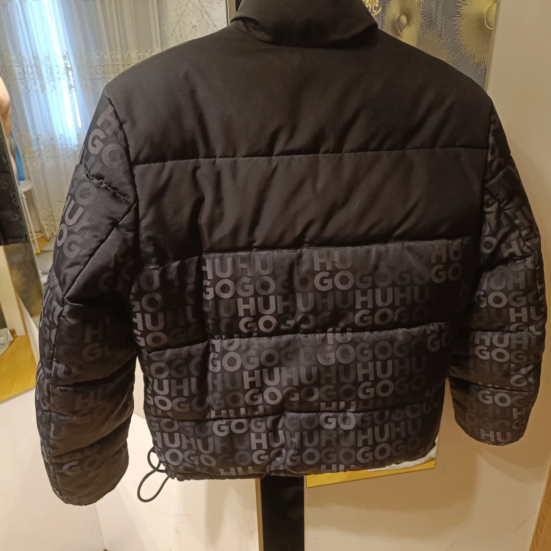 Svart pufferjacka från Hugo - 92