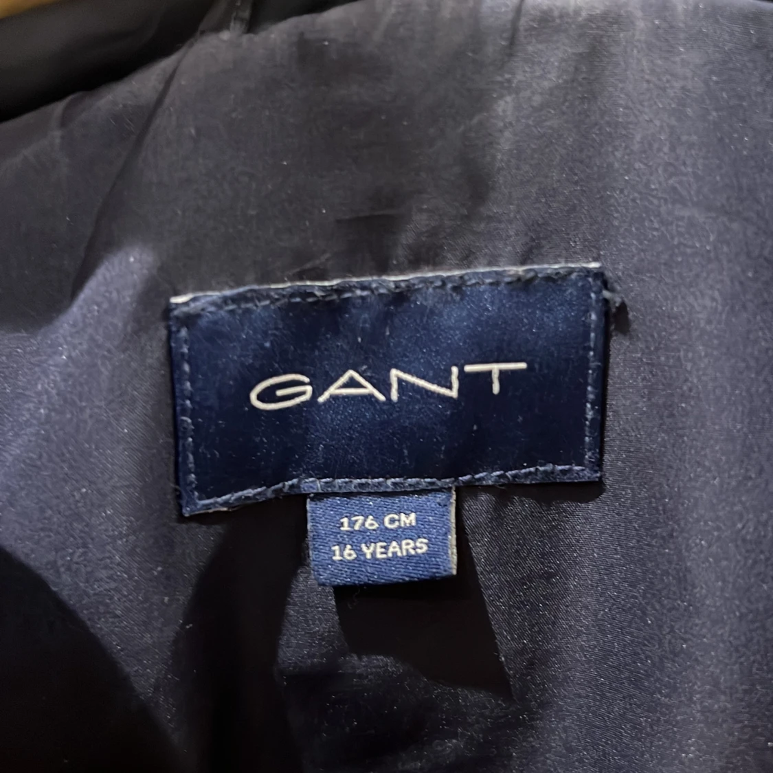 Mörkblå pufferjacka från GANT - 91