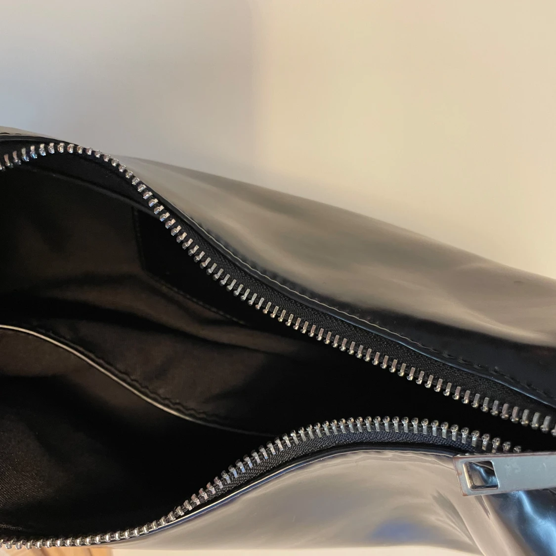 Svart axelväska i syntetmaterial Carin Wester - 92