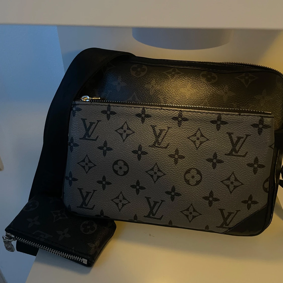 Axelväska med monogrammönster - 91