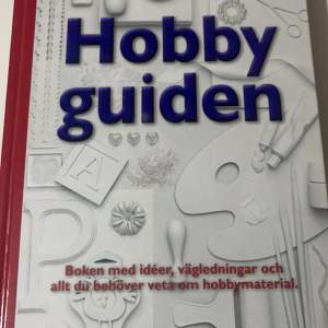 Hobbyguiden är en bok full av idéer och vägledningar för alla som älskar att pyssla. Perfekt för både nybörjare och erfarna pysslare. Boken innehåller steg-för-steg-beskrivningar och inspirerande bilder.