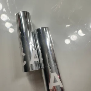 BB-stick från Caia Cosmetics - Säljer två BB-sticks från Caia Cosmetics i nyansen 10W och 30w. De har en snygg, silverfärgad förpackning med en stilren design. Perfekt för en jämn och naturlig bas. Innehåller 8,5 g per stick. Se sista bild hur mycket som finns kvar. 