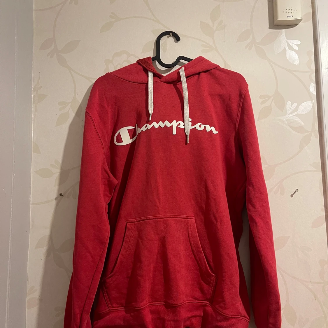 Röd hoodie från Champion